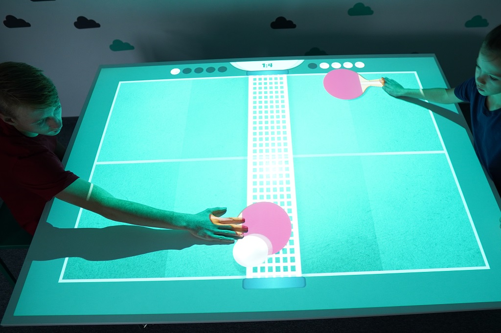 Table tennis - interactive gameplay controlled by one hand